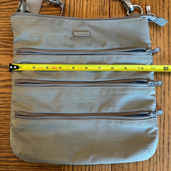 Baggallini 3 Front Zip Pocket Tan/Taupe Crossbody Bag with Light Blue Lining - Picture 9 of 11